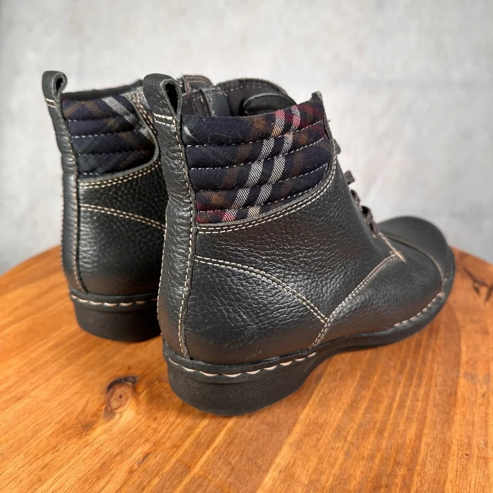 Clarks Ankle Boots Womens 6.5 Black Good Leather Lace Up Cap Toe Plaid Trim 0842